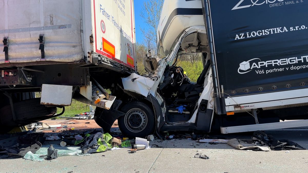 Pražský okruh uzavřela nehoda kamionu a dodávky